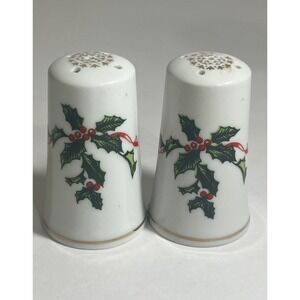 Vintage‎ Lefton Christmas Salt & Pepper Shaker Set Holly Berries Japan 03034